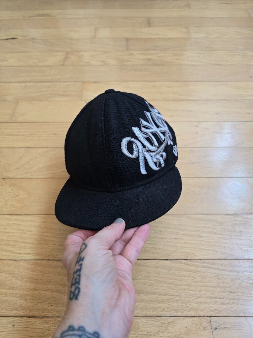 Vintage Y2K New Era Chicago White Sox Black Script Graffiti Cap Fitted Hat Size